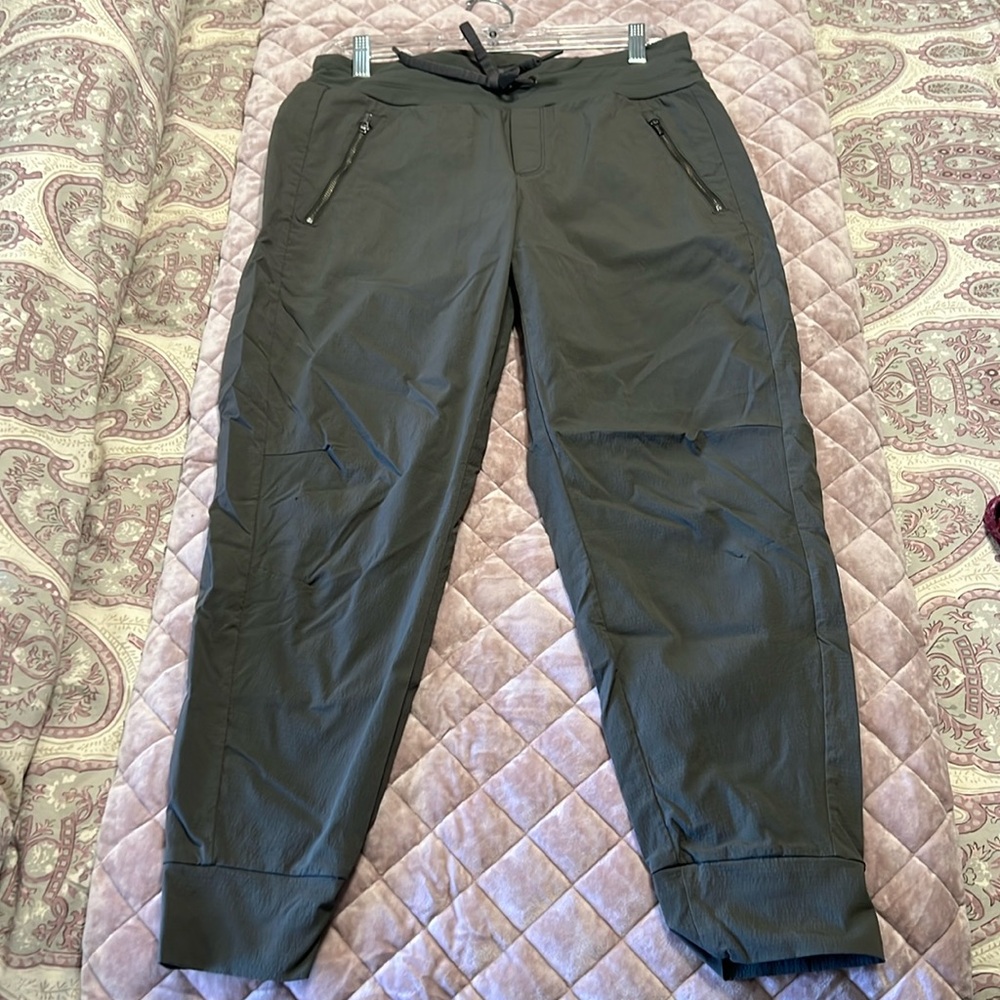 Athleta Trekkie  north jogger